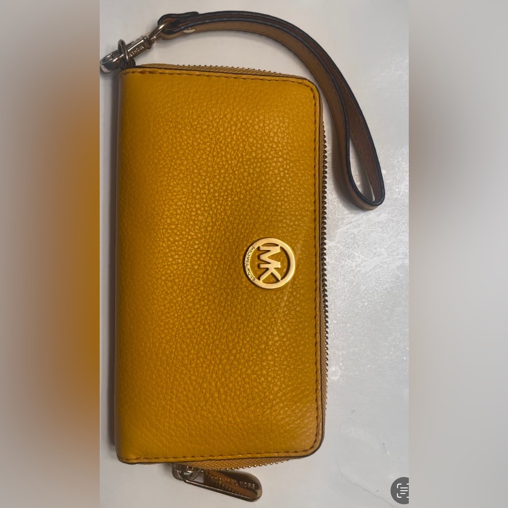 MICHAEL KORS Women's Leather Wallet in good condition